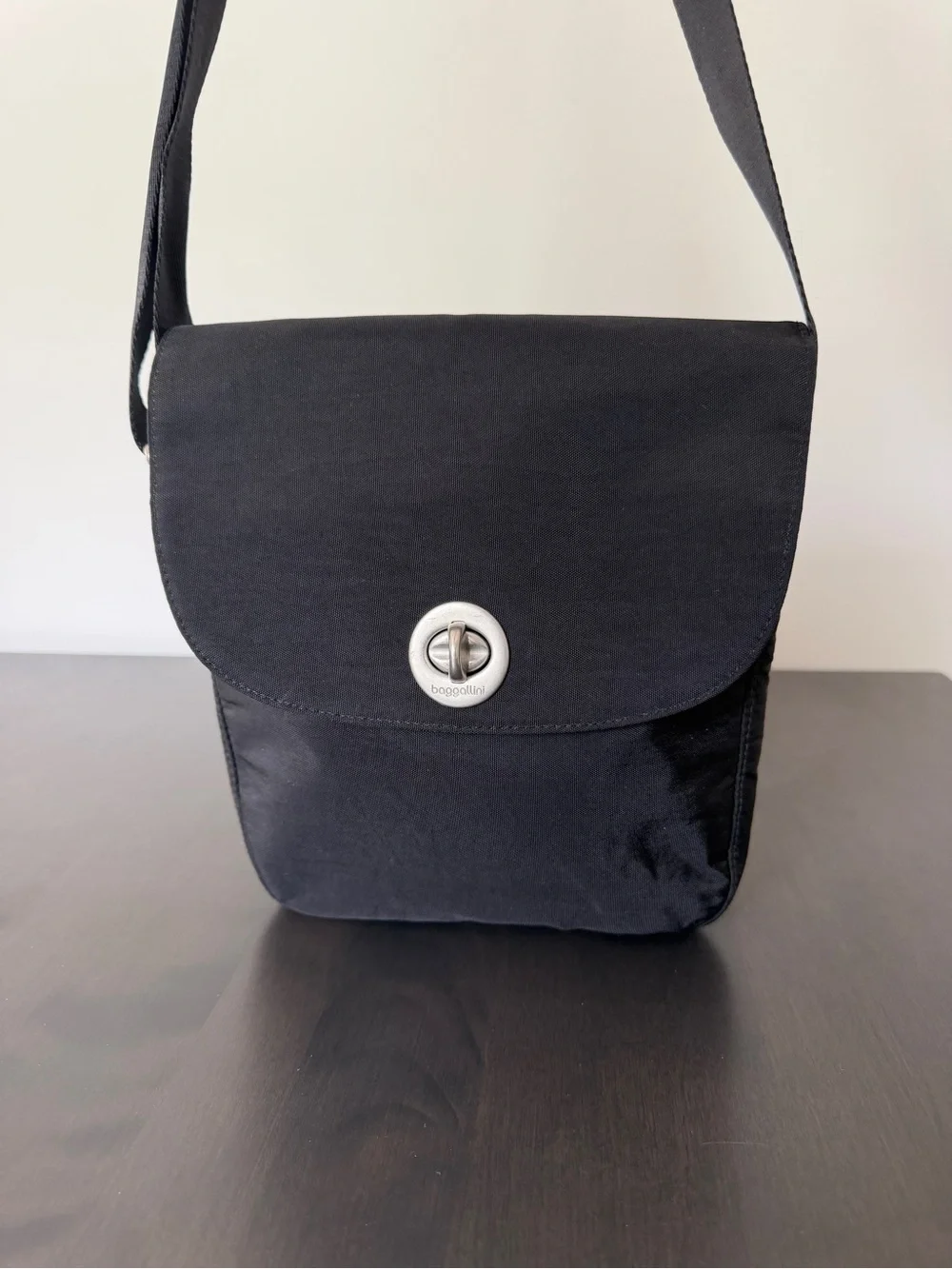 Baggallini bagillini sleek